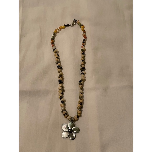 🌸✨Seashell Beaded Flower Necklace - Picture 2 of 5